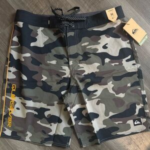 Quiksilver Camouflage Board Shorts size 32